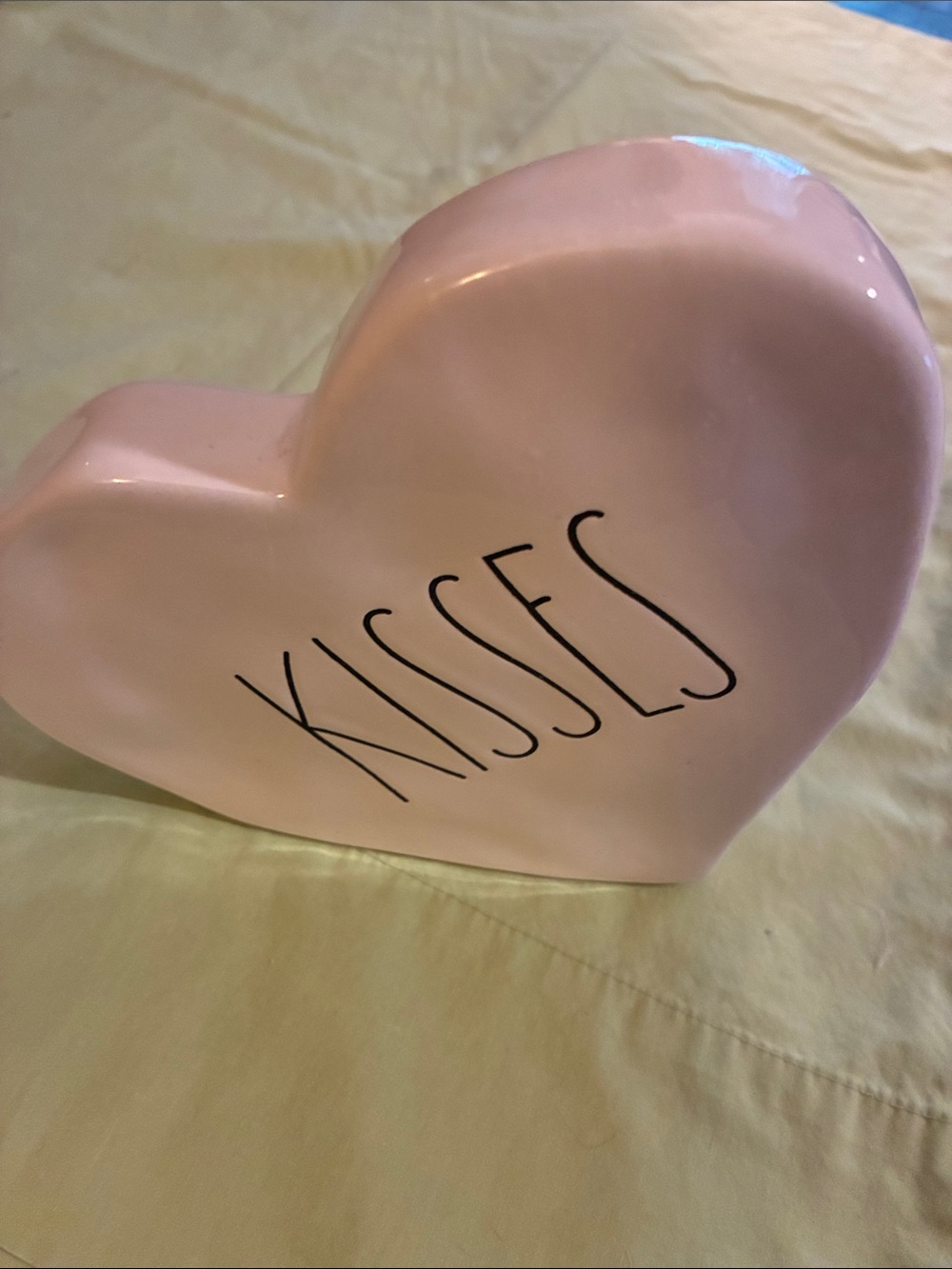 Rae Dunn White'KISSES' Heart Accent
